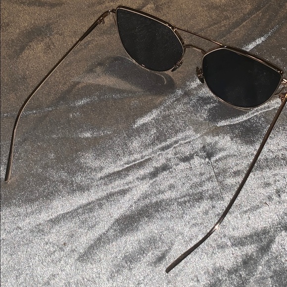 Sexy sunglasses!! - Picture 3 of 4